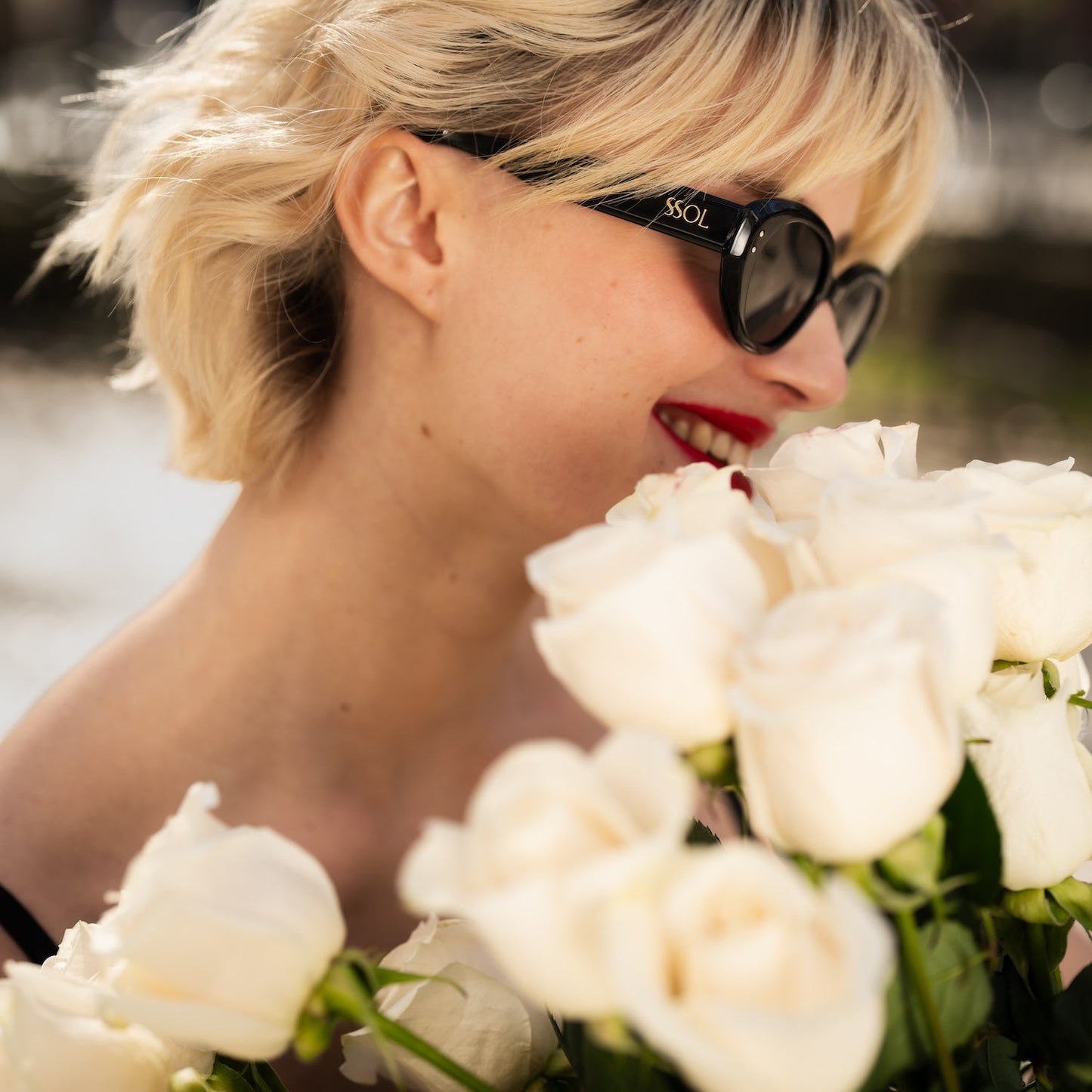 Premium White Rose Bouquet in a Luxury Box