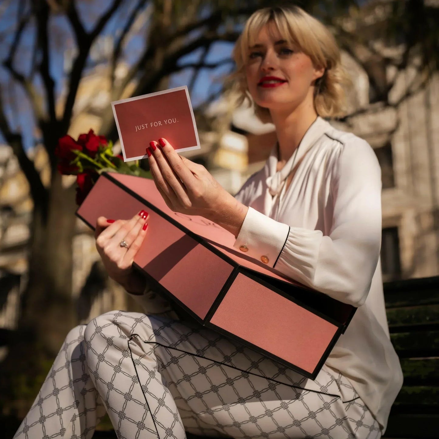 Buquê de Rosas Vermelhas Premium e Chocolates Arcádia - QRoses